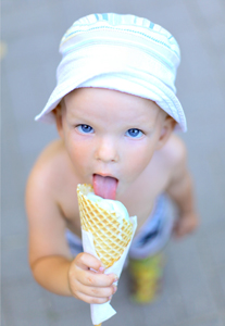 child-with-ice-cream_29065343.jpg